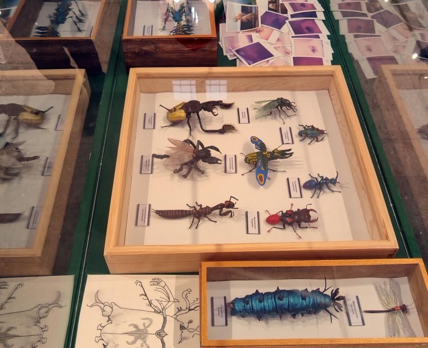 Insectos de una realidad biopunk invaden el Panteón de Belén