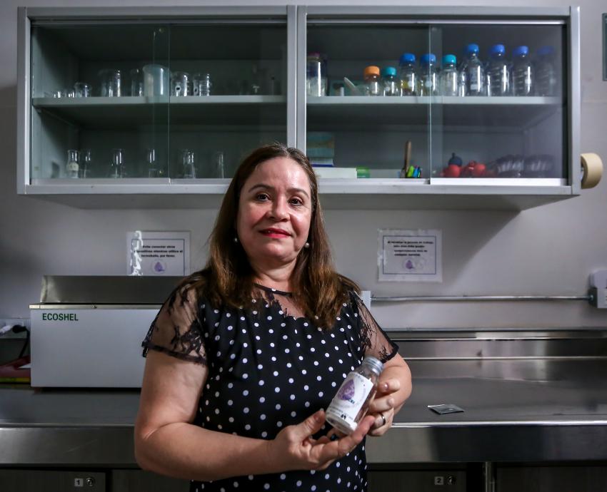 Laboratorio del CUCEI convierte leche humana en leche en polvo 