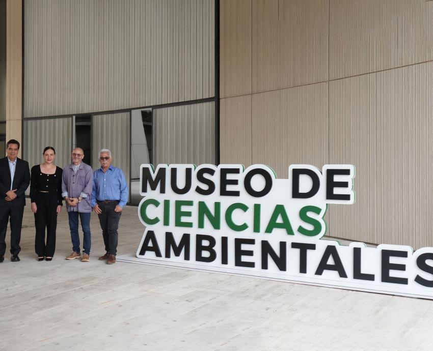 Craig Dykers inspecciona la construcción del Museo de Ciencias Ambientales
