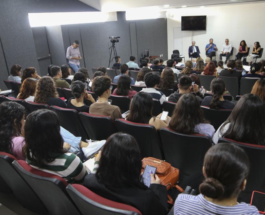 Migración contemporánea es forzada y responde a intereses económicos, afirman especialistas