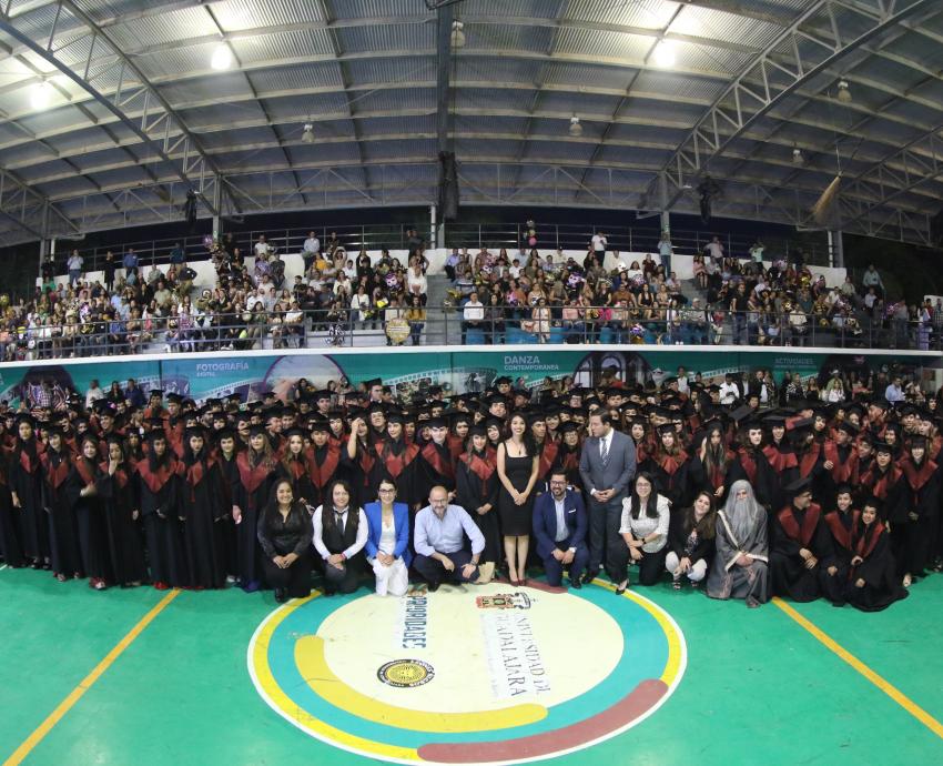 Momentos mágicos en graduación de la Preparatoria Regional de El Salto