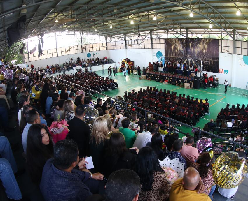 Momentos mágicos en graduación de la Preparatoria Regional de El Salto