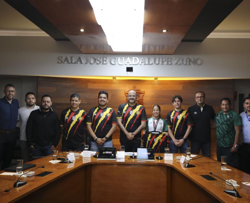 Presentan playera y medalla de la octava Carrera Leones Negros