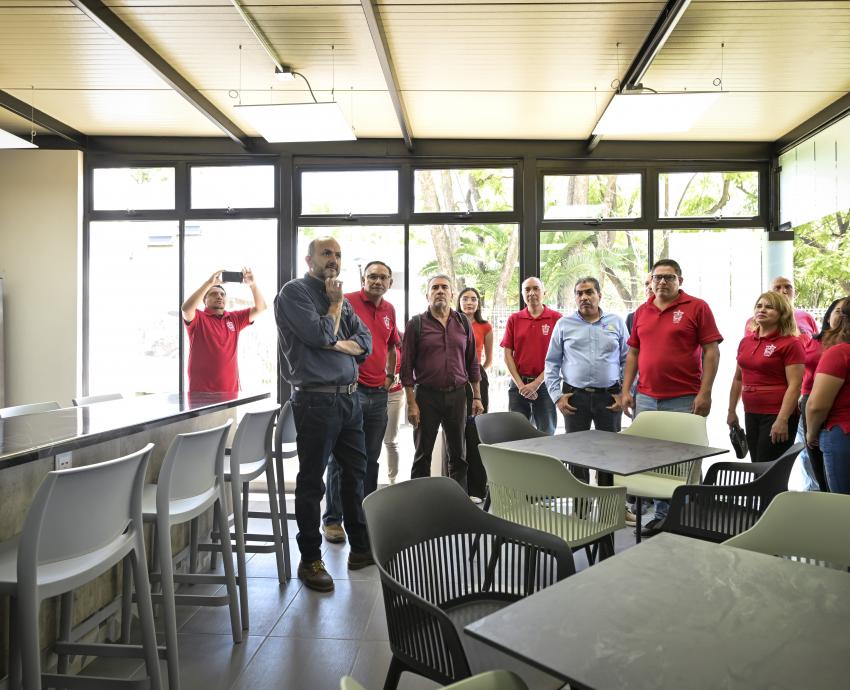 Inaugura Rector General laboratorio de materiales y comedor para trabajadores en el CUCEI