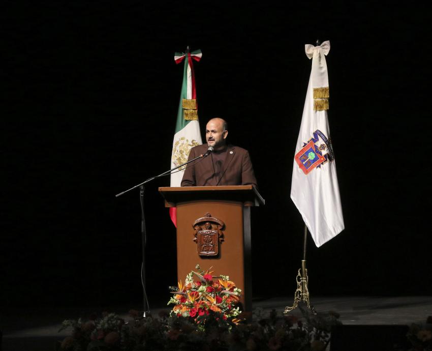Obtienen nombramiento definitivo mil 200 docentes de centros universitarios