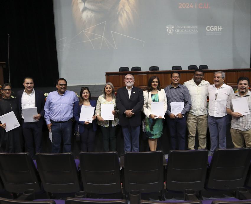 Obtienen nombramiento definitivo mil 200 docentes de centros universitarios