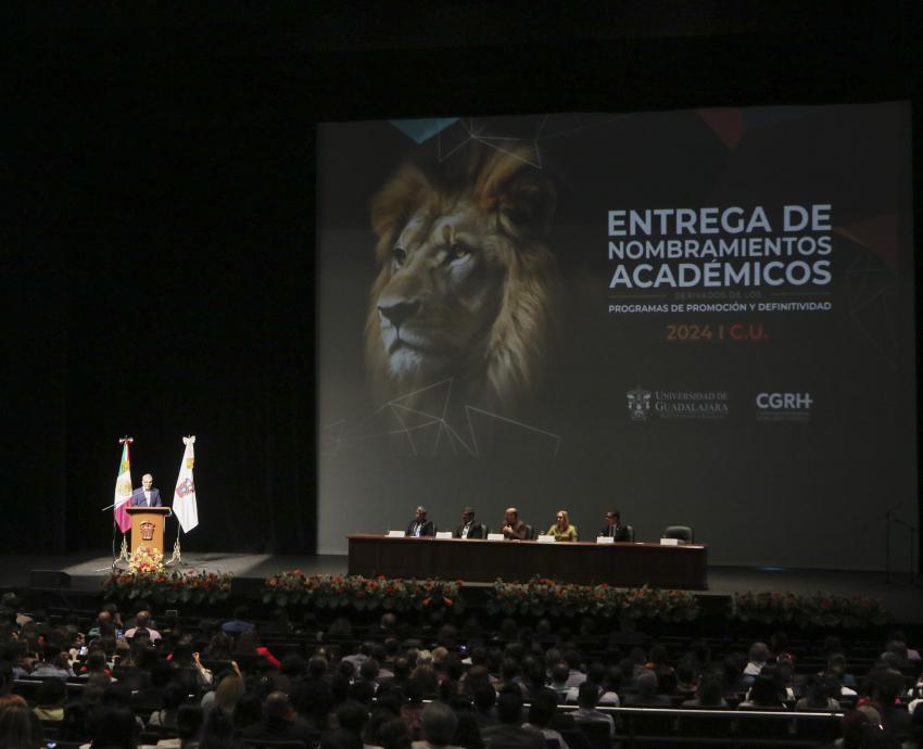 Obtienen nombramiento definitivo mil 200 docentes de centros universitarios