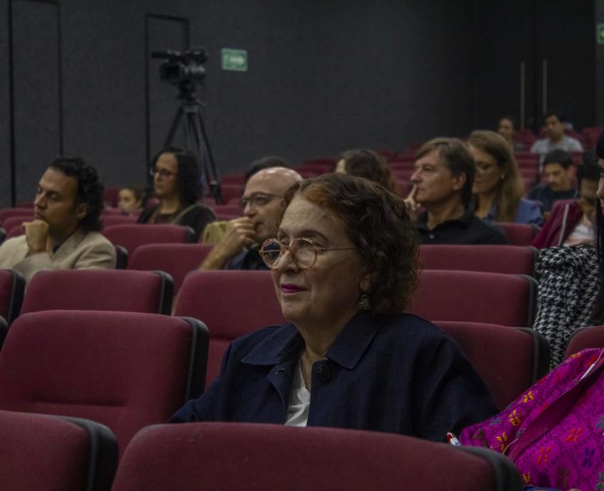 Debaten sobre tensiones en América Latina