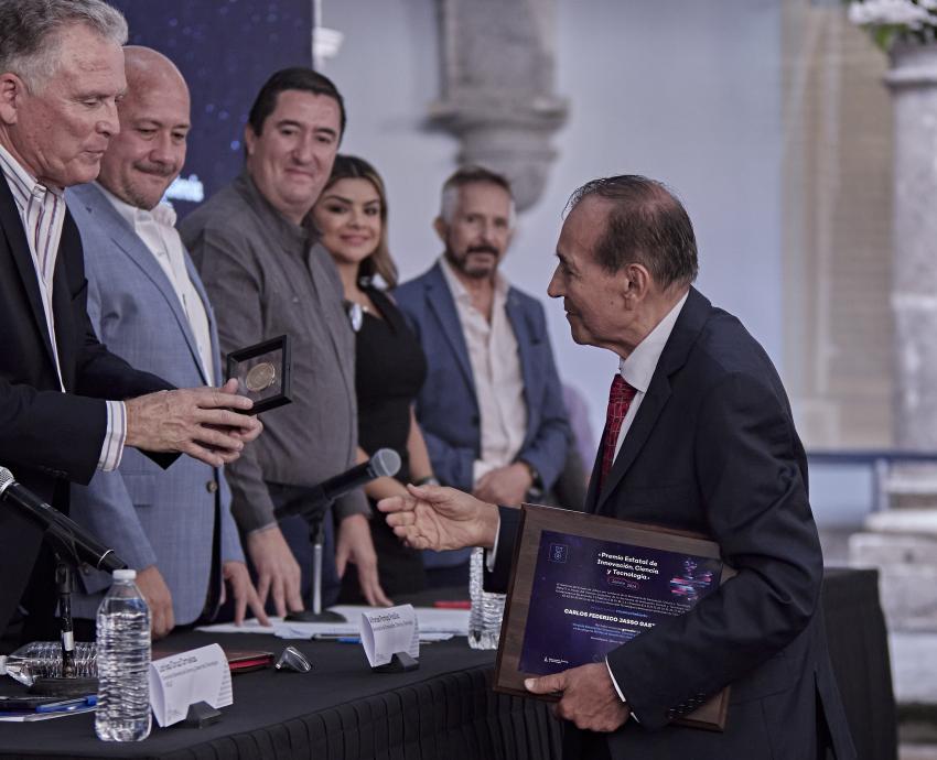 Ganan científicos de UdeG Premio Estatal de Innovación, Ciencia y Tecnología 2024