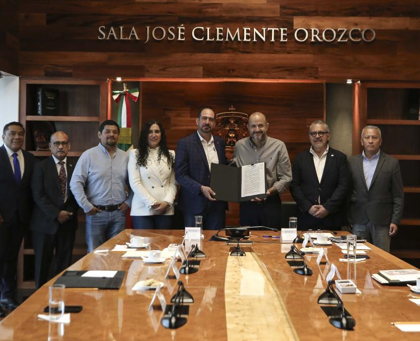 Entrega Ayuntamiento de Tapalpa a UdeG escrituras del Módulo de Tapalpa