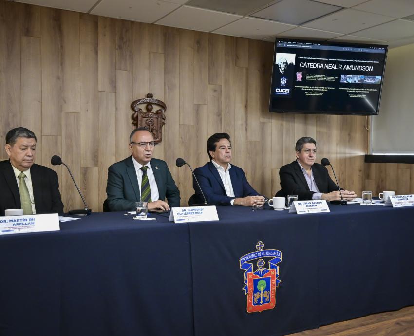 Buscan soluciones al tratamiento de aguas desde la Cátedra Neal R. Amundson, del CUCEI