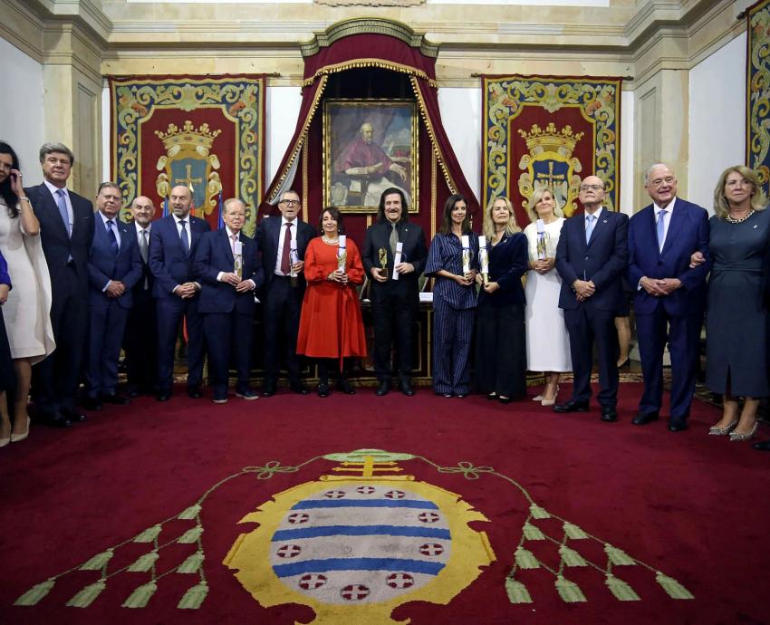 La FIL Guadalajara recibe el Premio Iberoamericano Asicom-Universidad de Oviedo