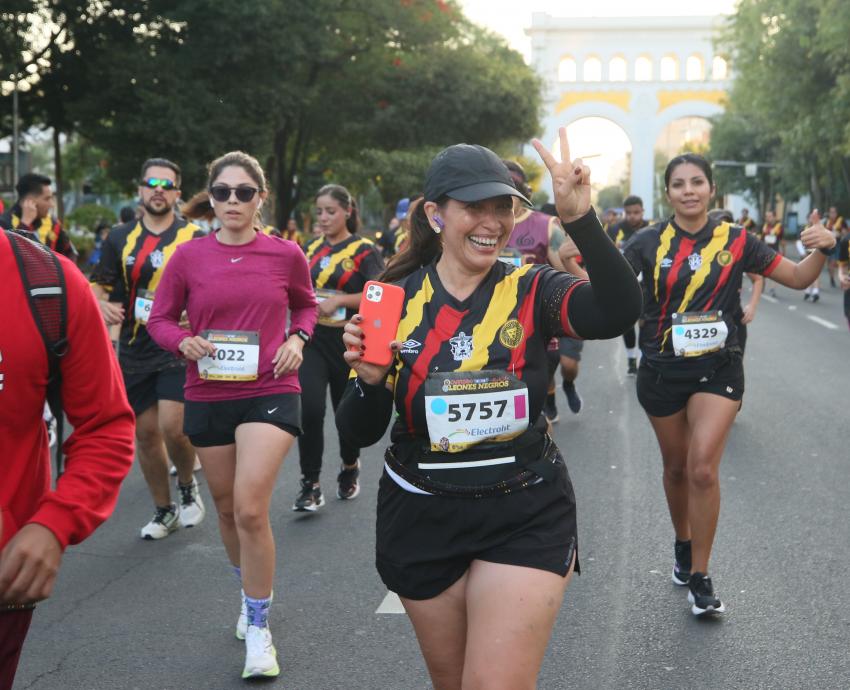 Carrera Leones Negros rompe récord de asistentes en su octava edición