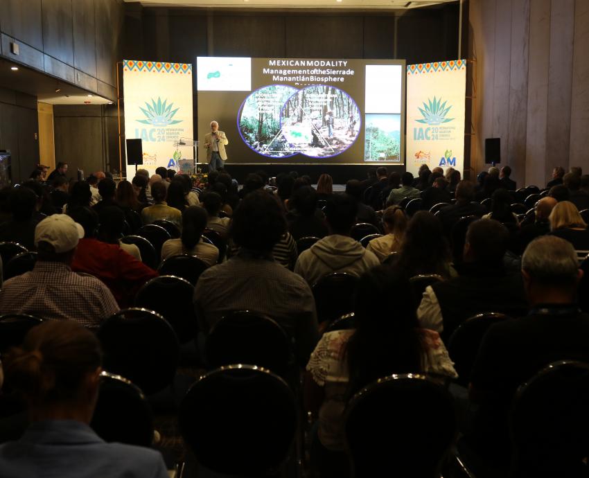 Participa Maestro Emérito de la UdeG en el 12vo Congreso Internacional de Acuarios