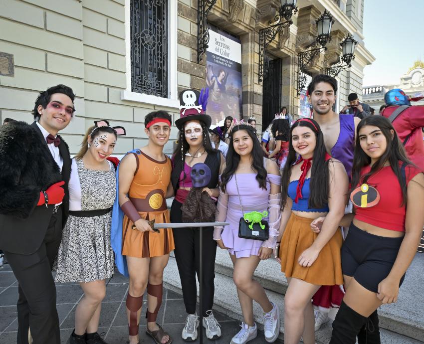 Reúne desfile del Aquelarre 2024 a más de 500 estudiantes del CUCEI