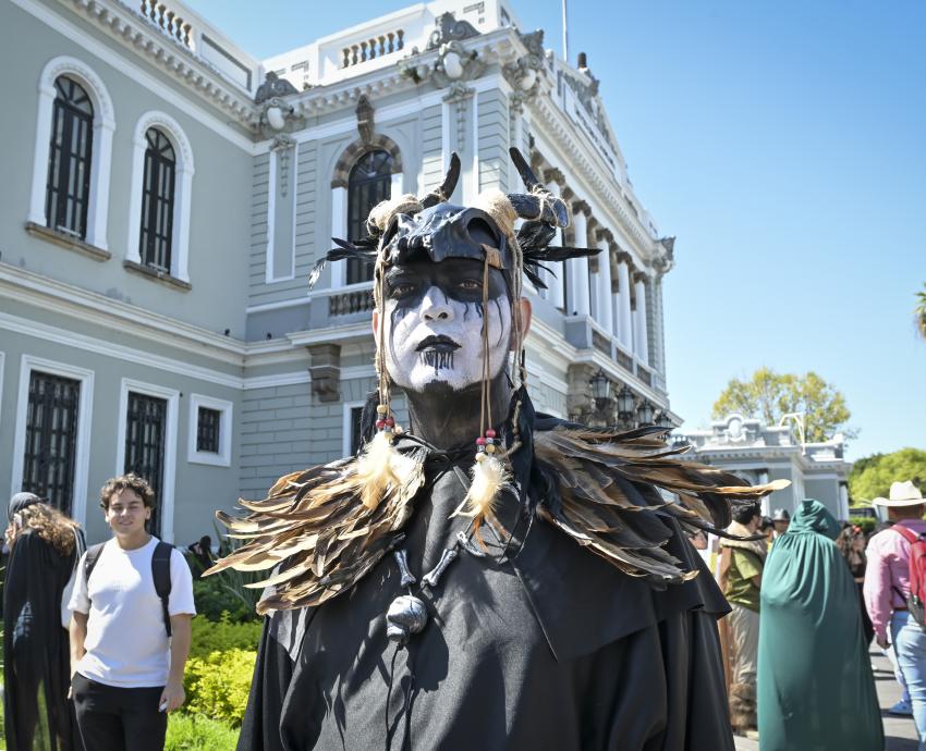 Reúne desfile del Aquelarre 2024 a más de 500 estudiantes del CUCEI