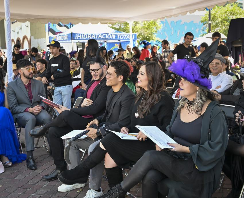 Reúne desfile del Aquelarre 2024 a más de 500 estudiantes del CUCEI