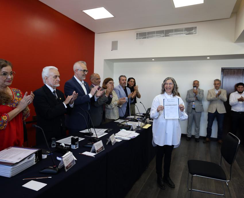 Dra. Mara Robles Villaseñor se registra como aspirante a la Rectoría General de la UdeG