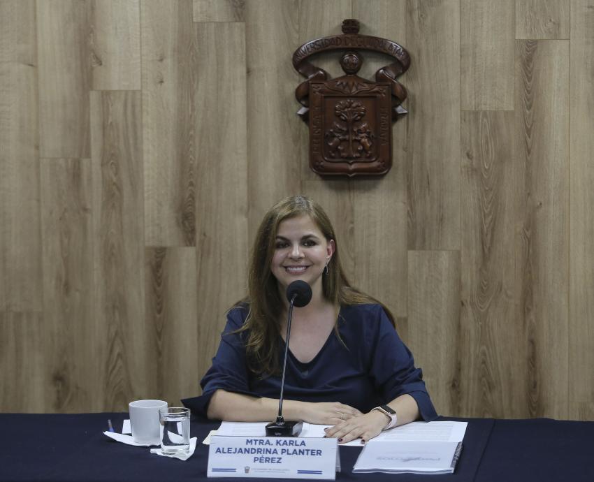 Obtiene la Mtra. Karla Planter Pérez registro como aspirante a la Rectoría General de la UdeG