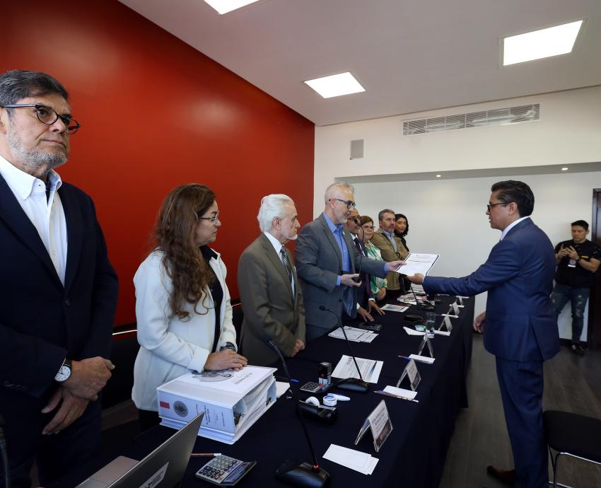 Entregan registro al doctor José Francisco Muñoz Valle como candidato a la Rectoría General de la UdeG