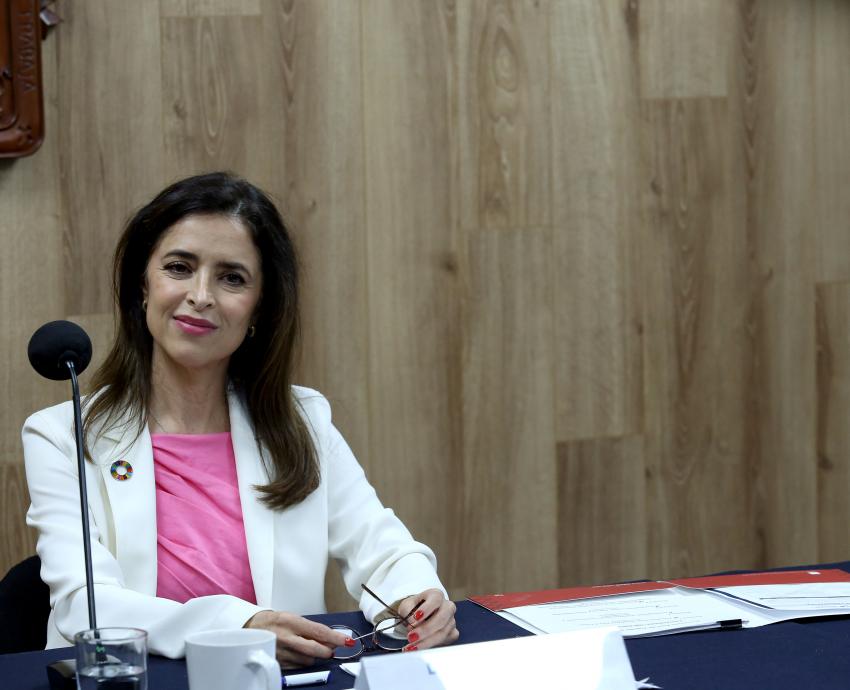 Recibe doctora Leticia Leal Moya registro de aspirante a la Rectoría General de la UdeG