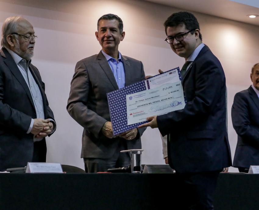 Galardonan a los ganadores del Premio Eliseo Mendoza 2024