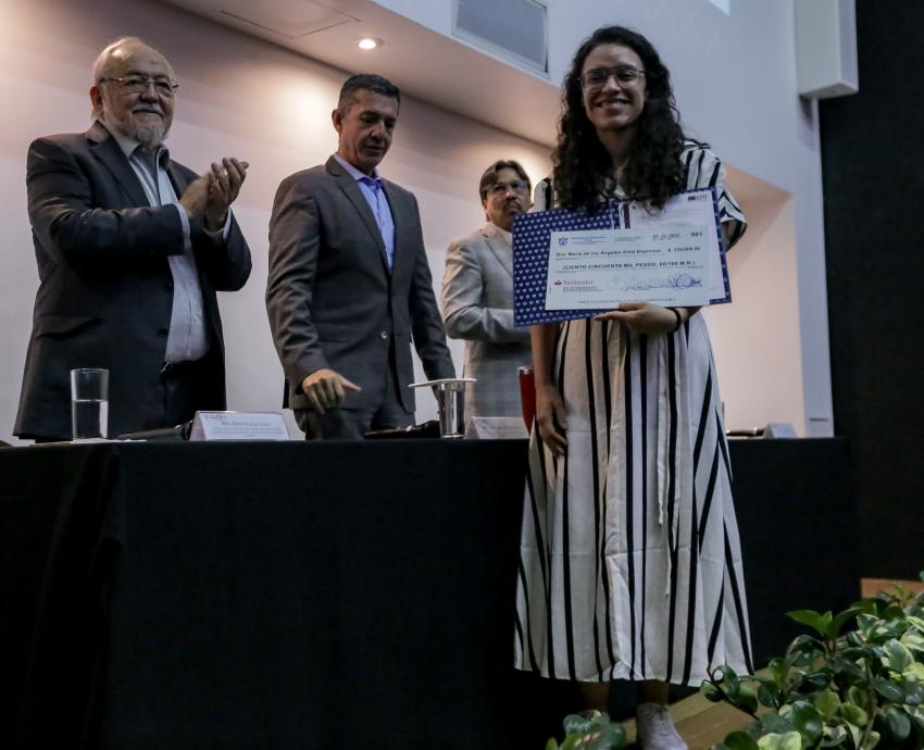 Galardonan a los ganadores del Premio Eliseo Mendoza 2024