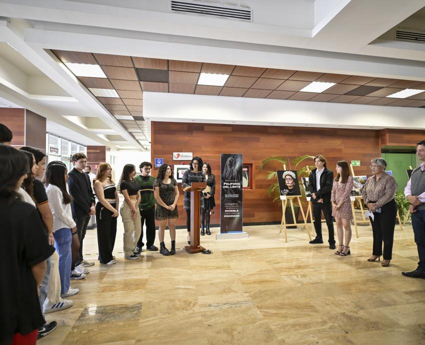 Presentan alumnos de la Prepa 14 exposición fotográfica “Polifonía del lente” 