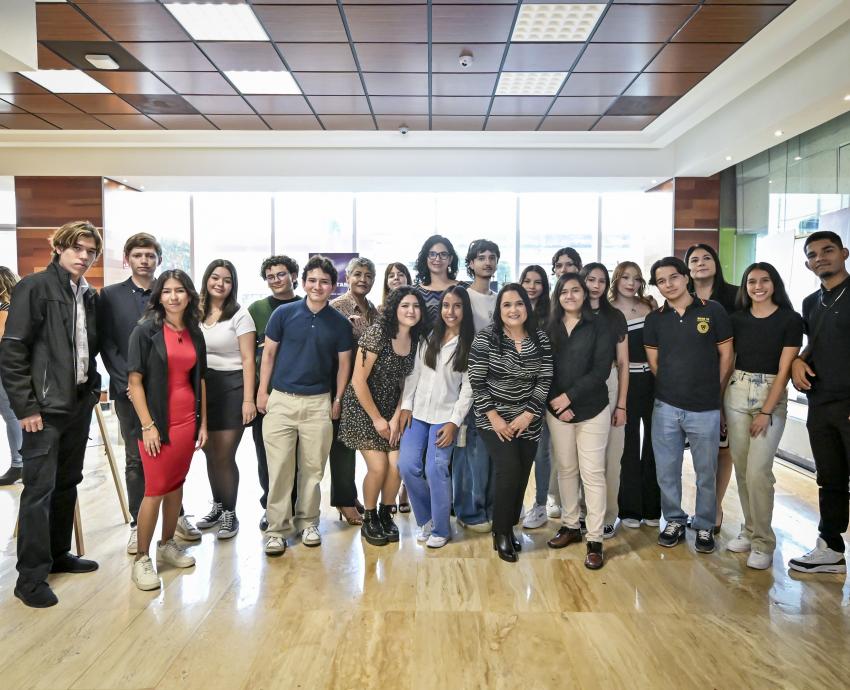 Presentan alumnos de la Prepa 14 exposición fotográfica “Polifonía del lente” 
