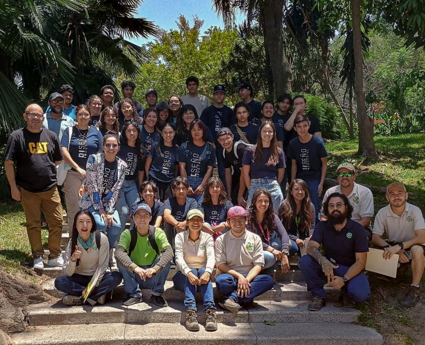 Realizan estudiantes del CUAAD prototipos y modelos para animales del Zoológico Guadalajara