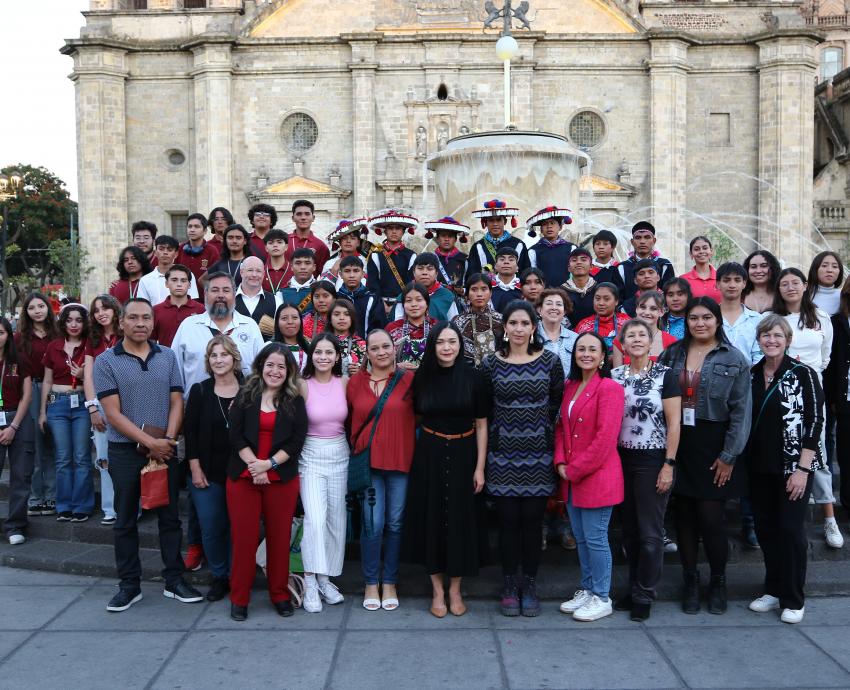 Estudiantes visten Catedral de Guadalajara con Realidad Aumentada