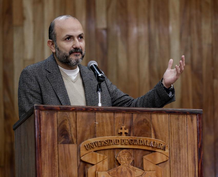Provoca Paco Ignacio Taibo II a estudiantes de CUGDL aferrarse a la lectura