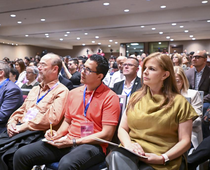 Buscan universidades educar para el futuro 
