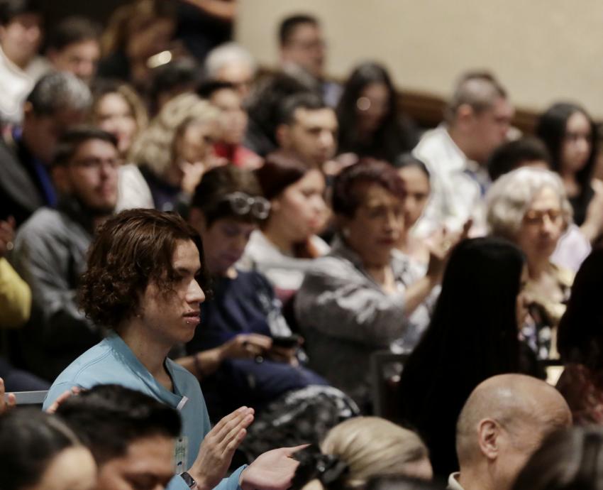 Debaten sobre el “poder del pueblo” en la FIL Guadalajara