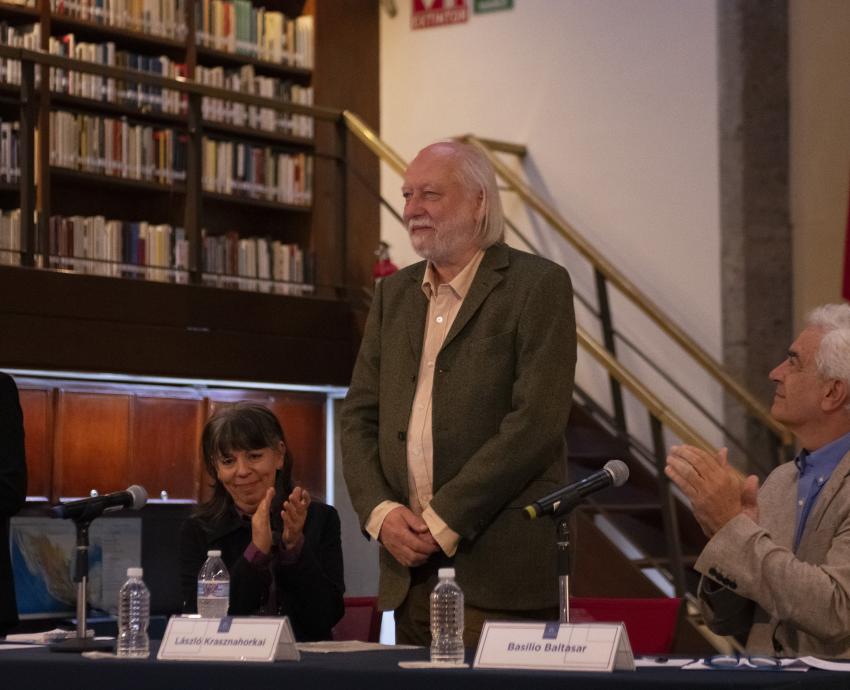 La potente narrativa de László Krasznahorkai resonó en la Biblioteca Iberoamericana Octavio Paz