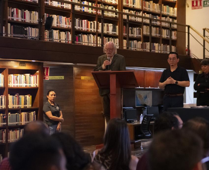 La potente narrativa de László Krasznahorkai resonó en la Biblioteca Iberoamericana Octavio Paz