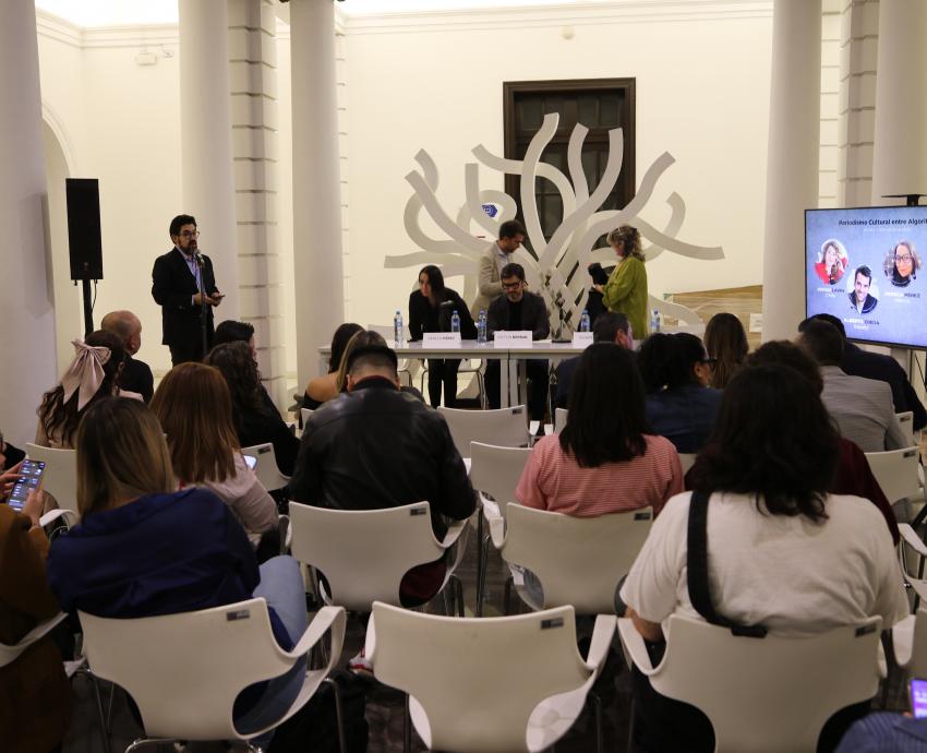 Enfrenta dificultades periodismo cultural en tiempos modernos