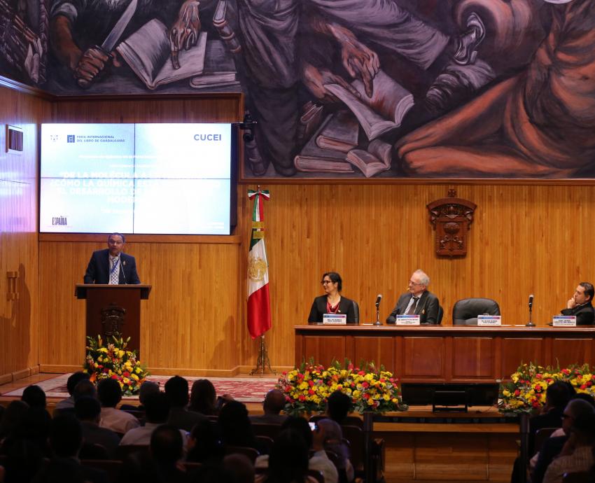 Premio Nobel de Química 2022, ofreció cátedra en el Paraninfo de la Universidad de Guadalajara