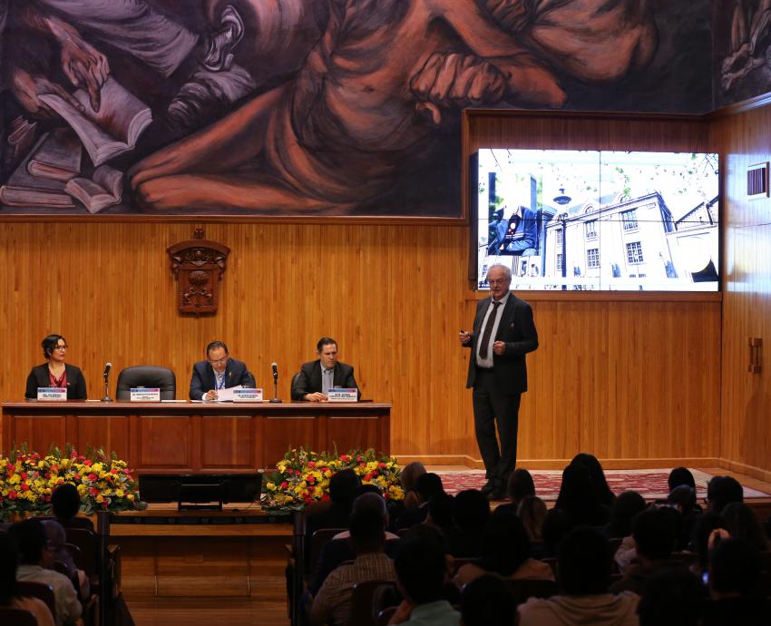 Premio Nobel de Química 2022, ofreció cátedra en el Paraninfo de la Universidad de Guadalajara
