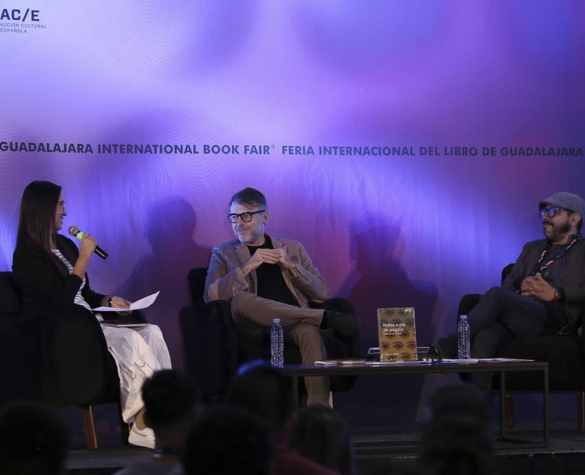 Presentan “Notas a pie de página. Crónicas para releer”, en la FIL 38