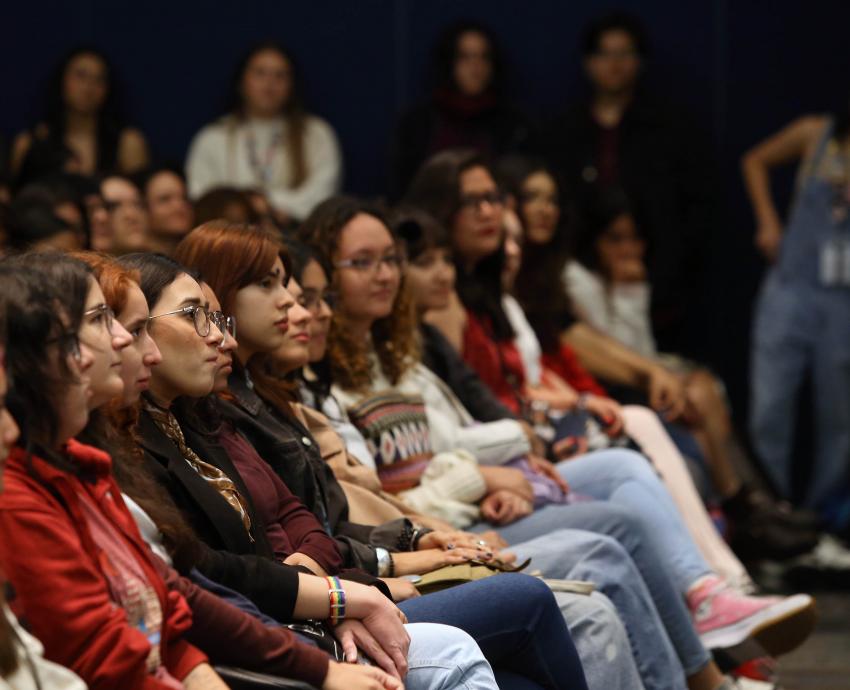 FIL Joven presenta “Guía básica para leer a mujeres que aman mujeres