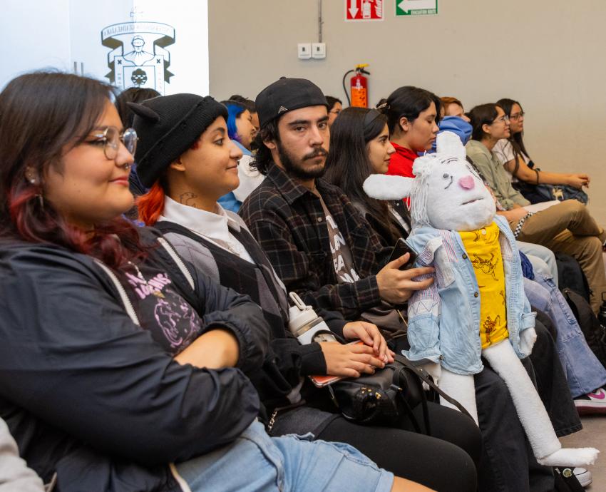Invitan a no dejar de lado la creatividad en el arranque del Encuentro Internacional de Caricatura e Historieta, en la FIL