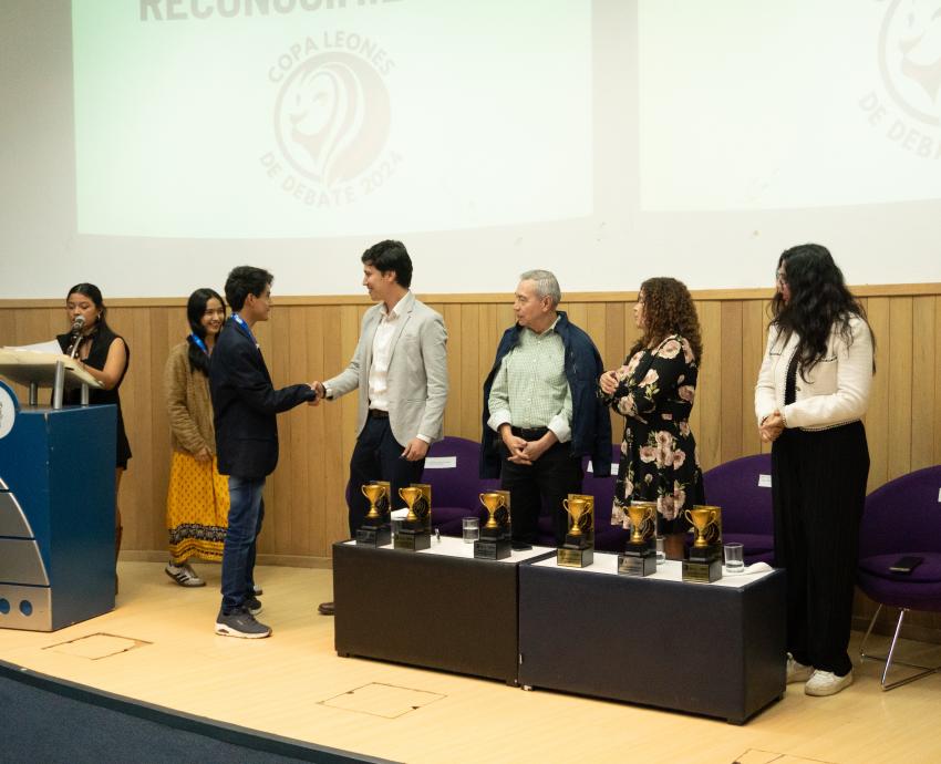 Concluye primera Copa Leones de Debate