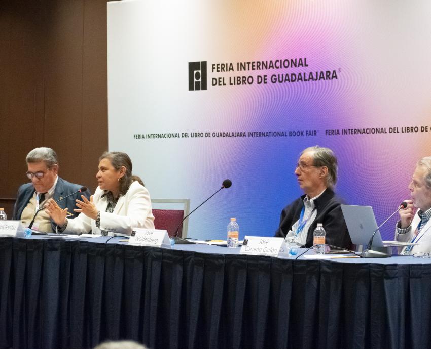 El tránsito de la democracia en México va hacia el autoritarismo, dicen Leticia Bonifaz y José Woldenberg