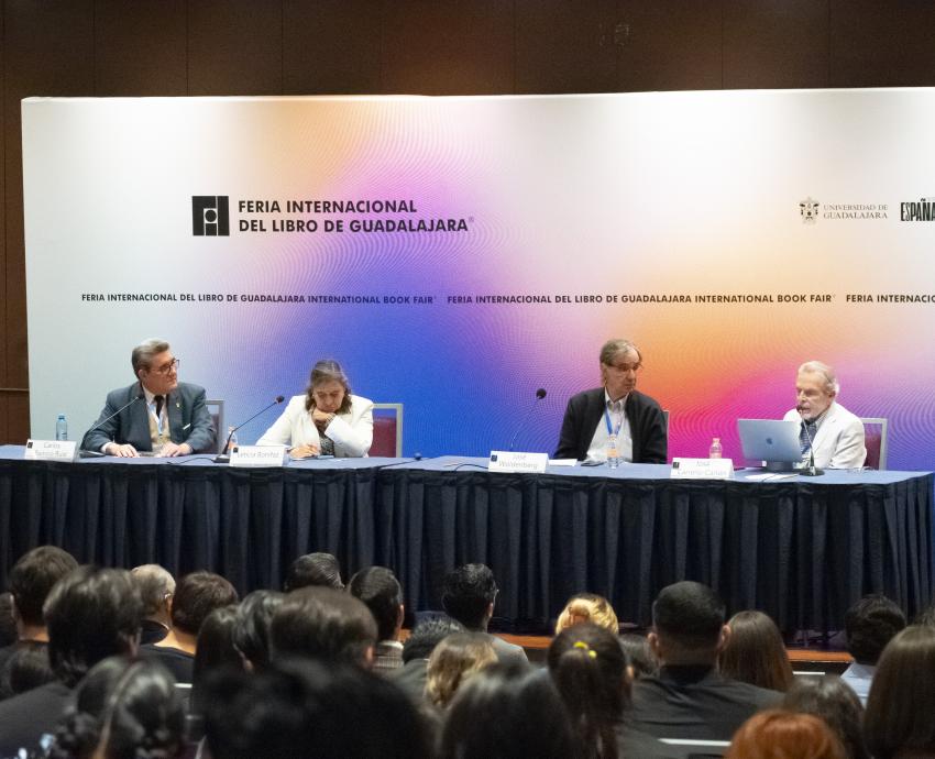 El tránsito de la democracia en México va hacia el autoritarismo, dicen Leticia Bonifaz y José Woldenberg