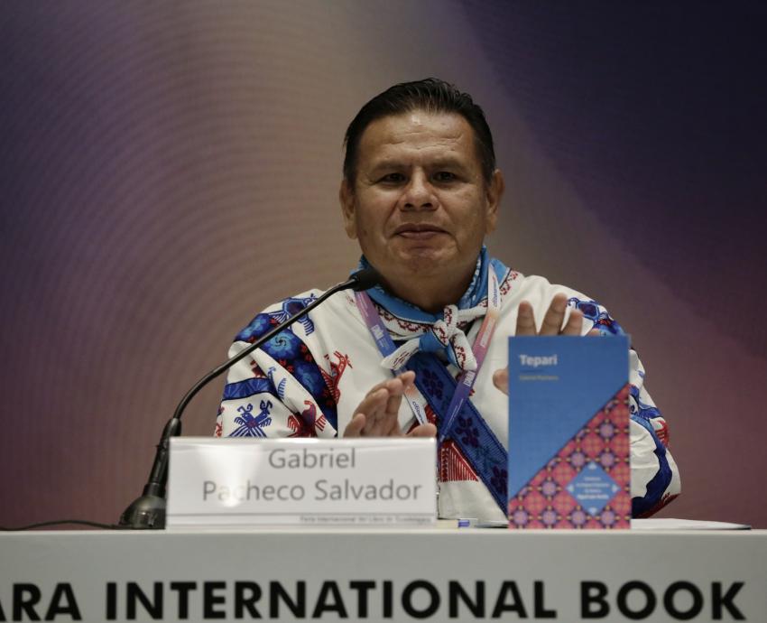 Las literaturas en lenguas originarias son propuestas de vida