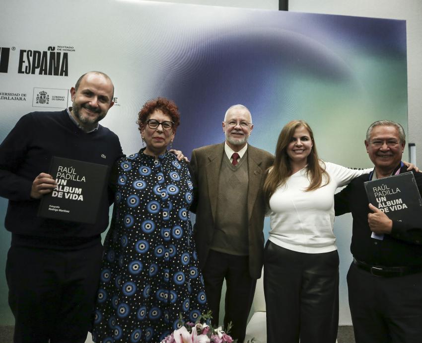 Relatan en imágenes vida y obra de Raúl Padilla, en la FIL