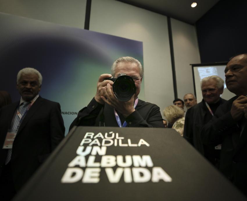 Relatan en imágenes vida y obra de Raúl Padilla, en la FIL