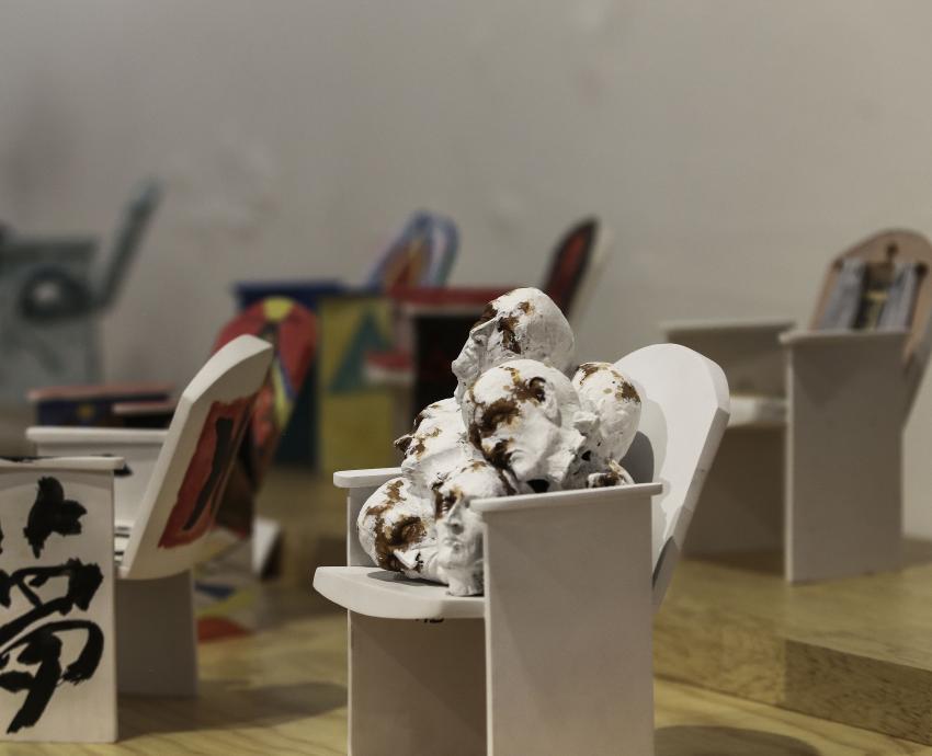 Premio convertido en arte: butacas intervenidas por diversos artistas se exponen en el MUSA 