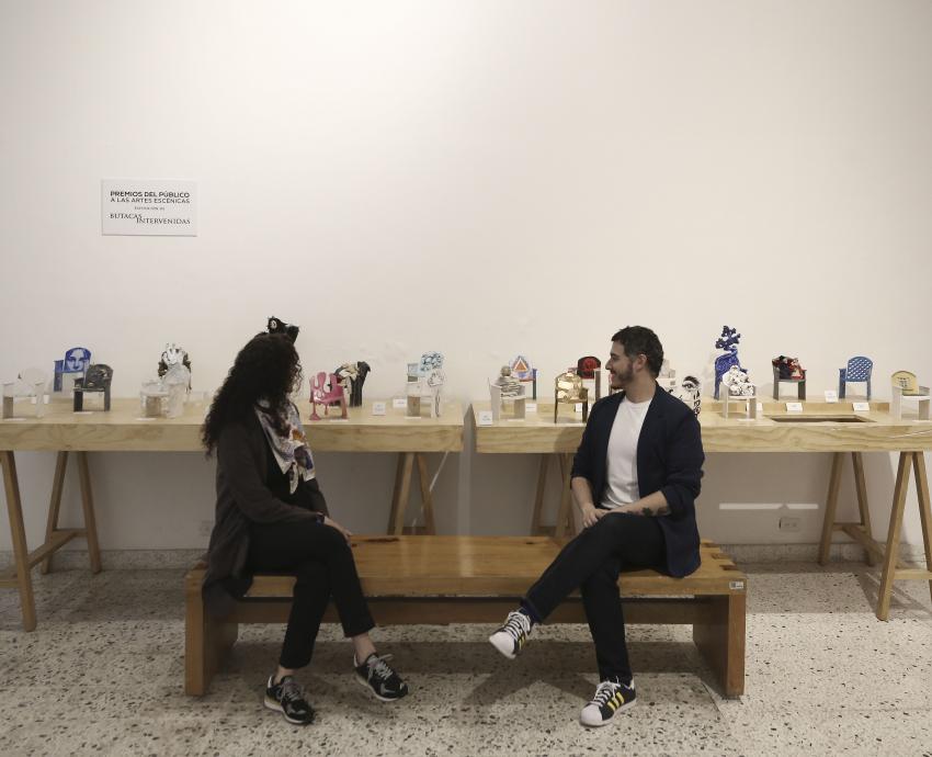 Premio convertido en arte: butacas intervenidas por diversos artistas se exponen en el MUSA 